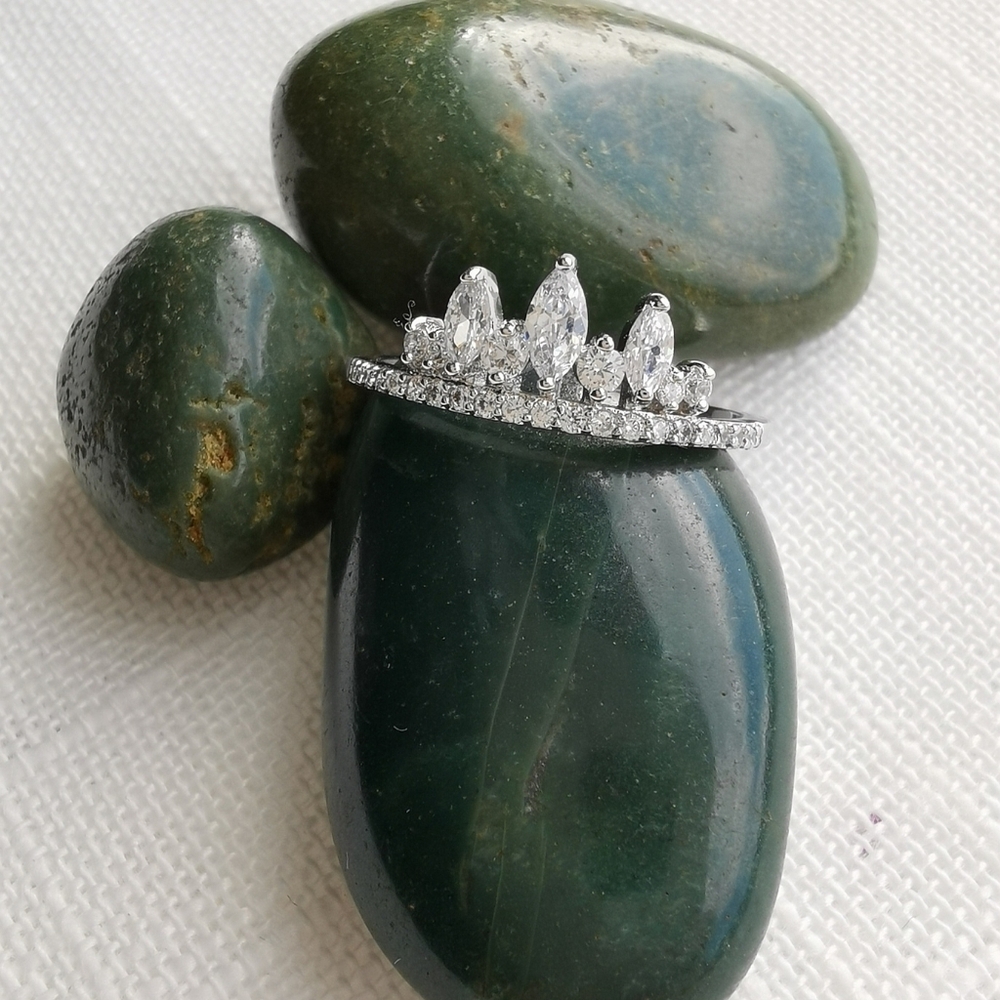NWT Crown Tiara CZ 14k white gold ring stacking ring size 8